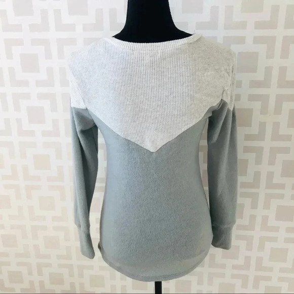 Poof Grey Contrast Trim V-Neck Sweater S NWT - Picture 3 of 3